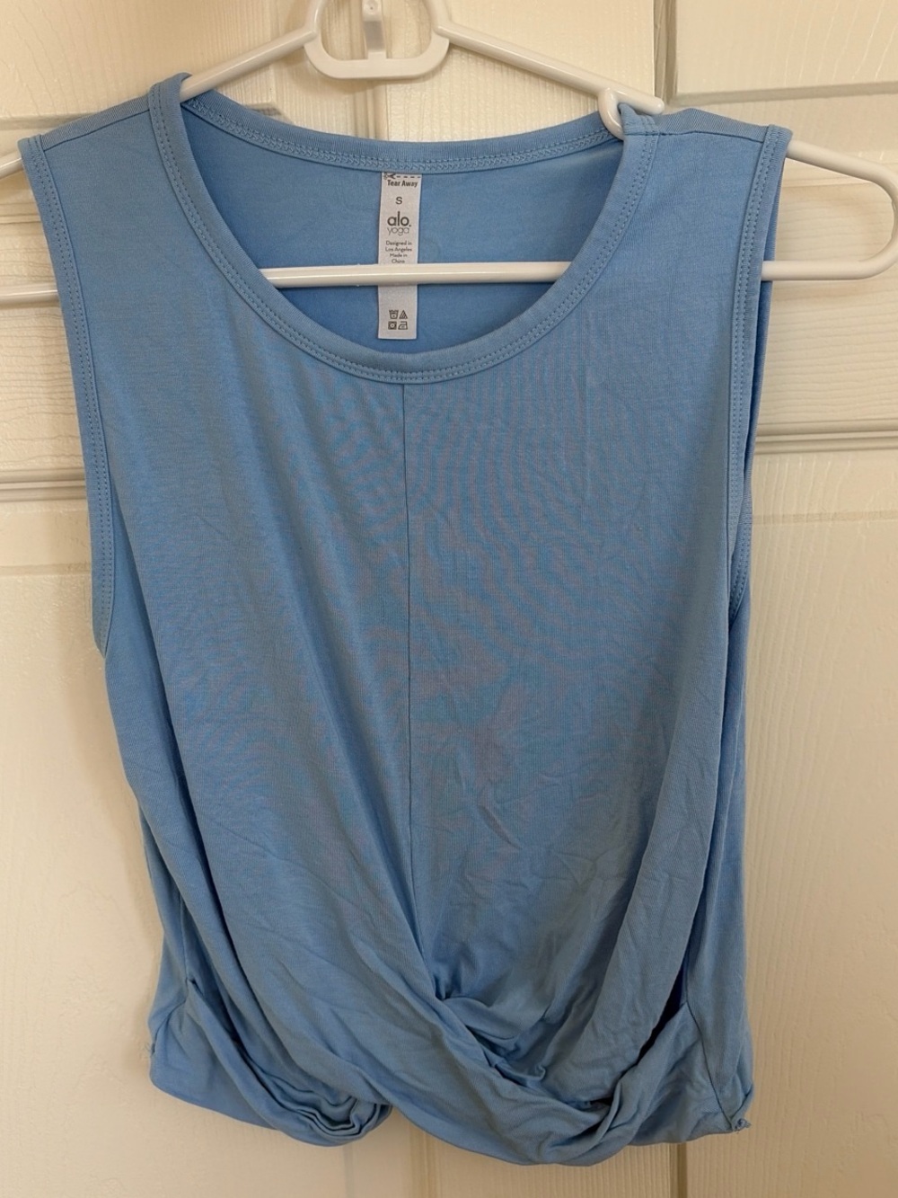 ALO Yoga Women’s Sky Blue Twist-Front Muscle Tank